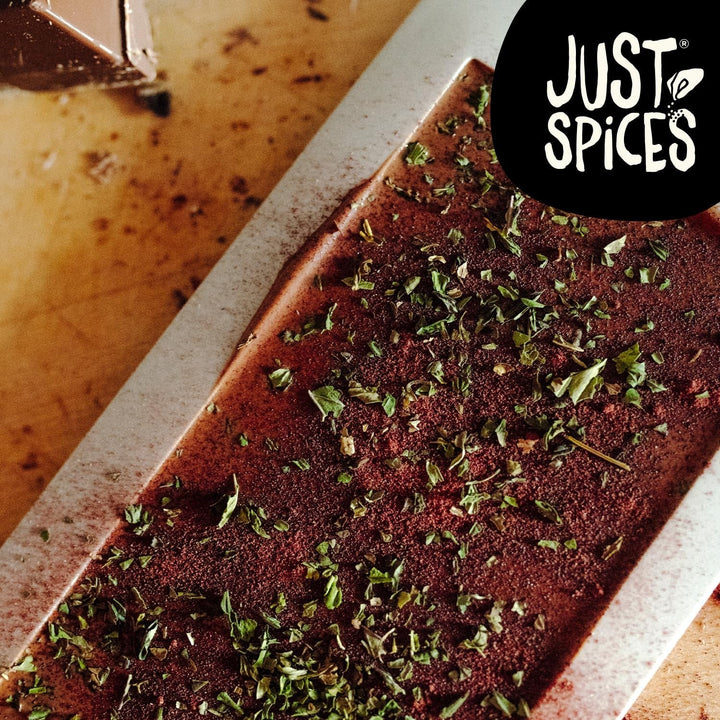 Just Spices Do It Yourself Schokoladen Kit I Mache Eigene Schoko-Tafeln I Mit Formen, Gewürzen, Schachteln & Rezepten Naty Shop