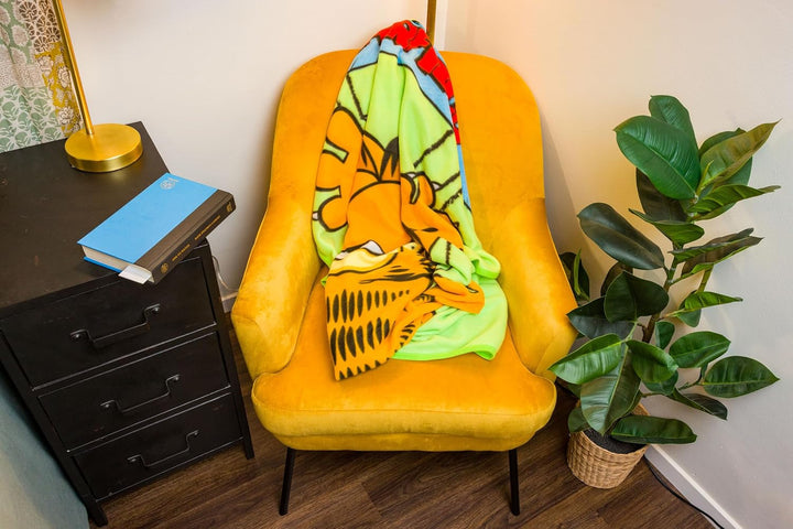 Silver Buffalo Garfield pătură pentru agățat, fleece, 114.3 X 152.4 cm Paturi si Cuverturi Silver Buffalo