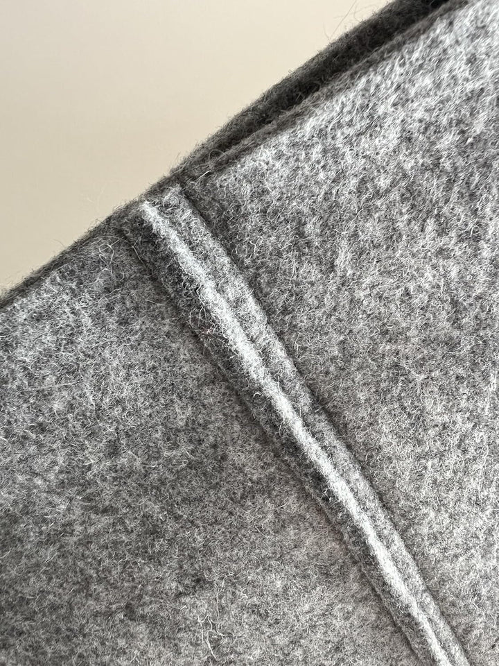 Hamac pentru pisici | Calitate înaltă | Hamac modern pentru pisici, montat pe perete | Elegant | Susține până la 30 kg | Metal negru și fetru moale de lână | Negru și gri