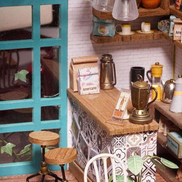 Robotime DG109 Rolife Simon's Cafe Casă de păpuși în miniatură din placaj și plastic, dimensiuni: 23 X 19 X 19 cm, 203 piese Casute de papusi Naty Shop