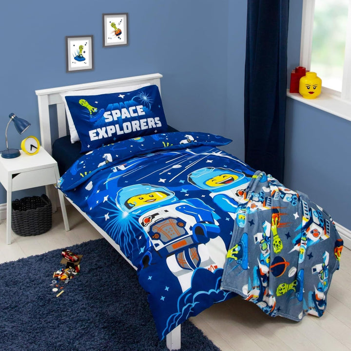 Character World Official Lego® City Fleece Blanket, Super Soft, Warm Blue Throw, Cityspace Design, Perfect pentru dormitoare, camping și dormit, 100 X 150 Cm Paturi si Cuverturi Besuche den Character World-Store