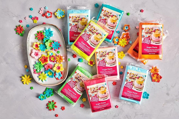 FunCakes Roll Fondant Hot Pink: Ușor de folosit, neted, flexibil, moale și pliabil, perfect pentru decorarea prăjiturilor. Fără gluten. 1 kg Pasta de zahar Naty Shop