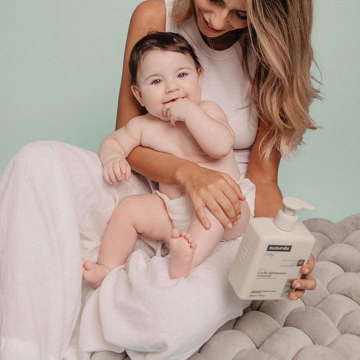 Suavinex, Syndet șampon pentru copii pentru piele și păr, fără săpun, 750 ml + loțiune hidratantă pentru corp, 750 ml, potrivit pentru pielea sensibilă și nou-născut, cu 90%-93% ingrediente naturale. Copii - Baie si Skincare Naty Shop